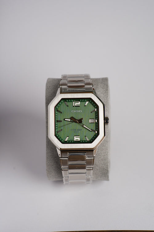 Casio MTP-B195D-3AV mit grünem Zifferblatt, Frontansicht